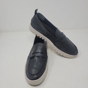 Vionic Womens Uptown Black Leather  Loafers